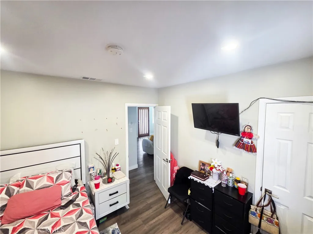 8118 Gentry Avenue, North Hollywood, California 91605 home-pic-19